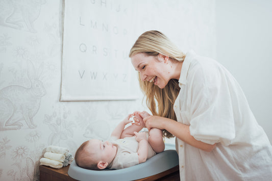 Changing Diaper Before or After Feeding (Expert Tips)